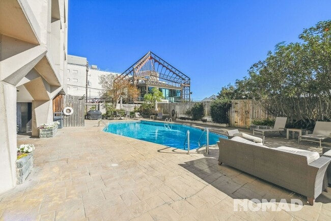 Photo - 2100 St Charles Ave