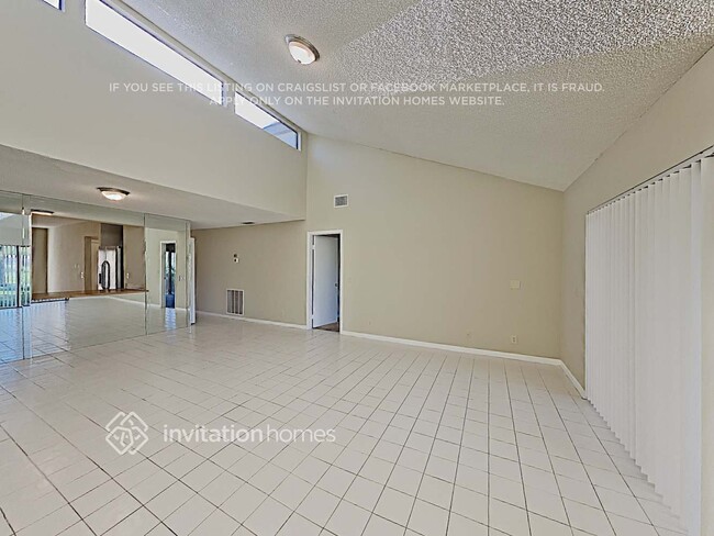 Photo - 381 Wildwood Ln E