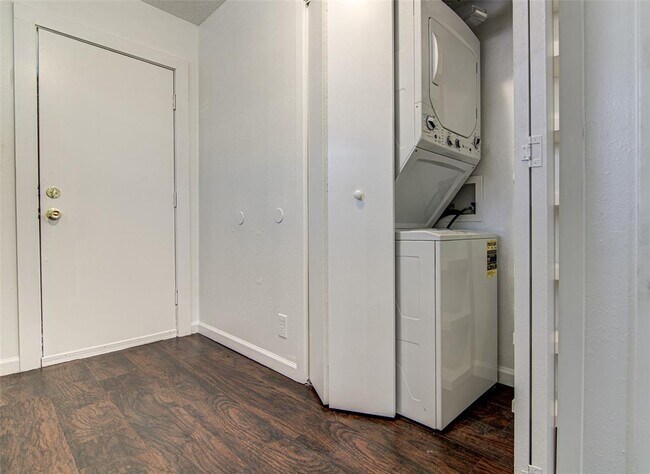 Photo - 912 Catalpa St