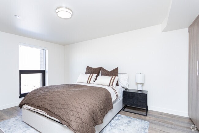2BR, 1.5BA - 1,000SF - Primary Bedroom