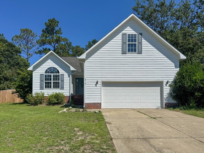 Building Photo - Charming 3 Bed 2 Bath Plus Bonus Room in Raeford