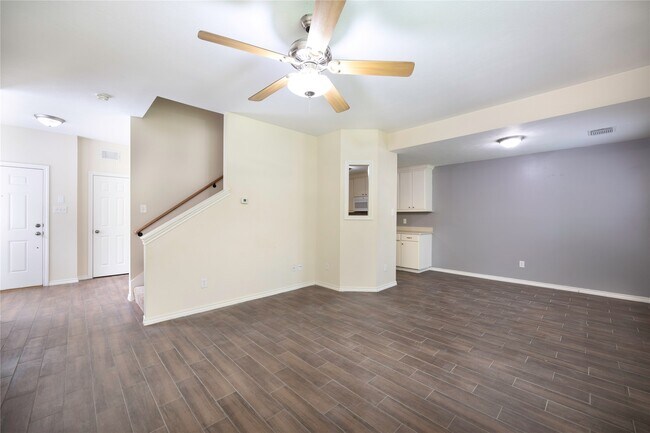 Photo - 100 Artesian Way