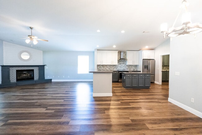 Gourmet Kitchen - 5897 Arch Ave