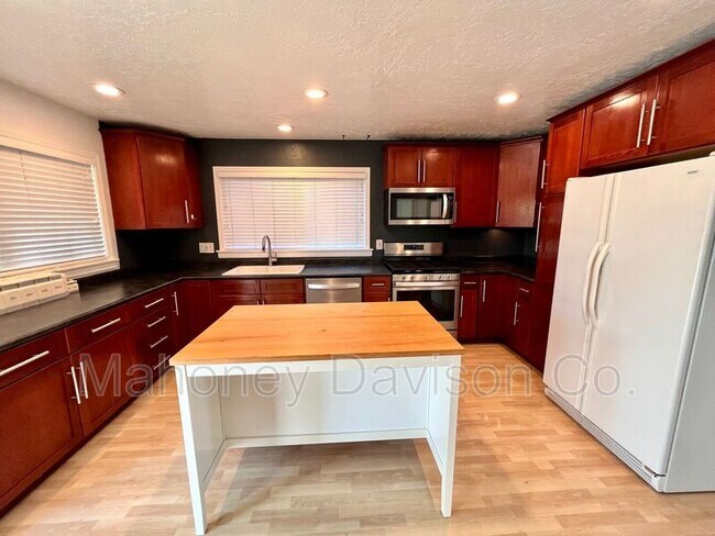 Photo - 1489 Jasmine Cir