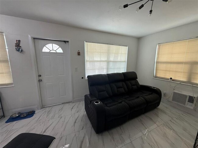Photo - 421 NE 11th St Unidad 1