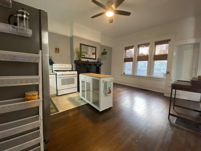 Photo - 841 Vedado Way NE