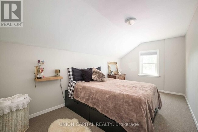 Photo - 207 Perry St