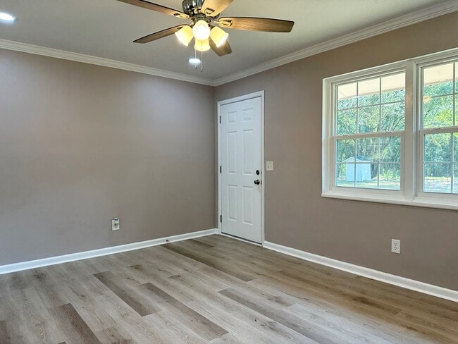 Photo - 1138 Philema Rd S