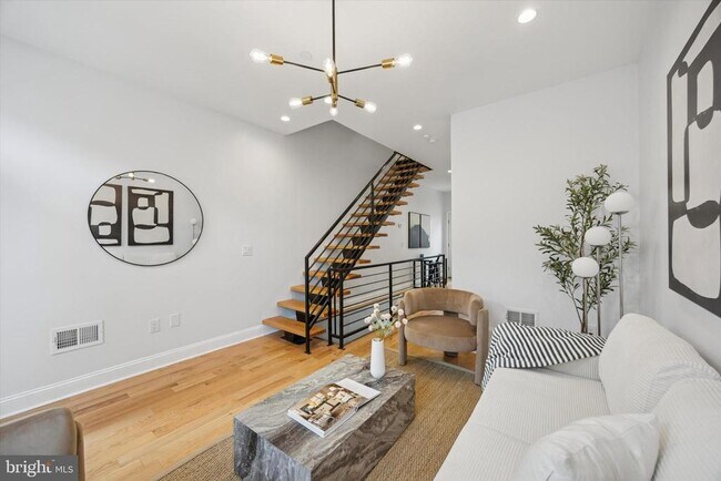 Photo - 2220 E Harold St