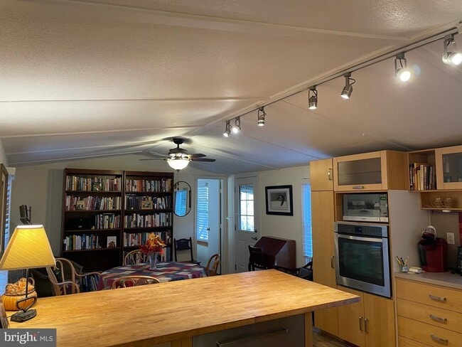 Photo - 59 Angel Kiss Ln