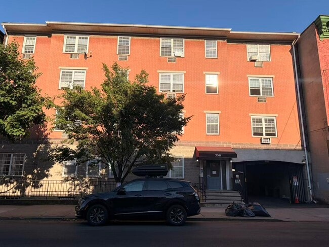 Building Photo - 356 Palisade Ave Unit 2C