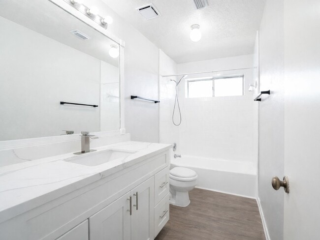 Photo - 16003 Surrey Woods Dr