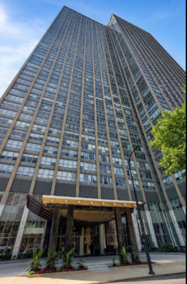 Building Photo - 655 W Irving Park Rd Unit 1209