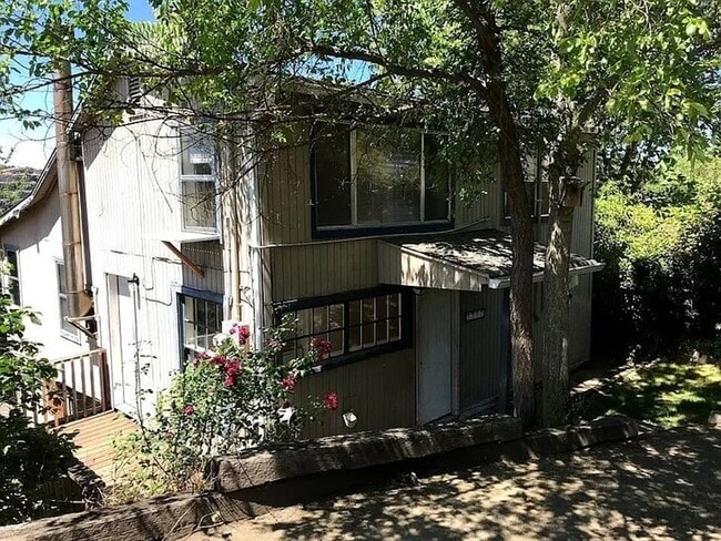 Photo - 1592 SE Eddy St