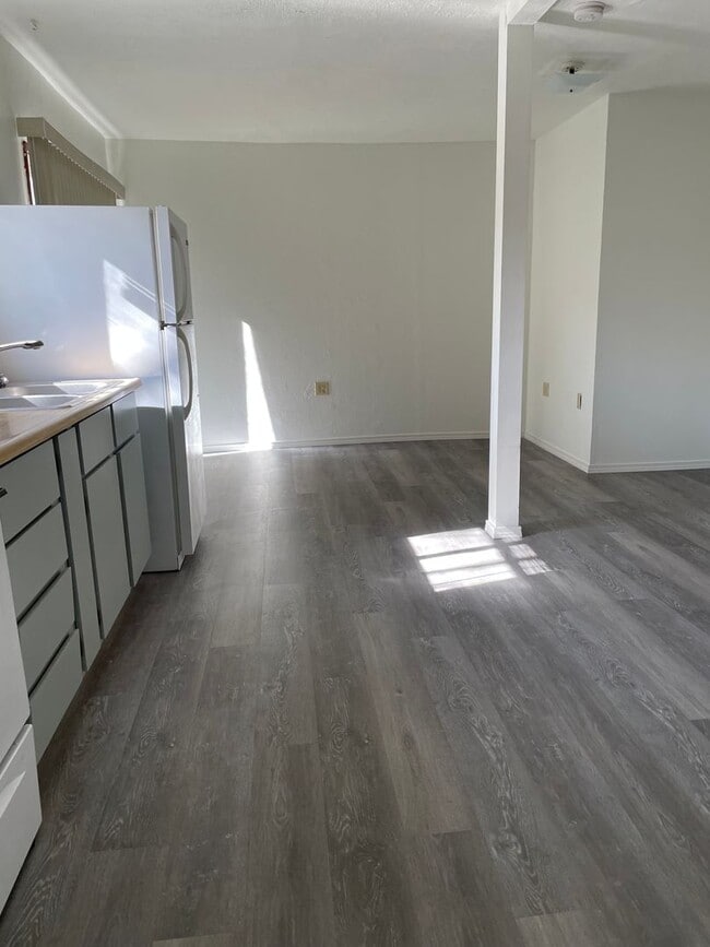Photo - R543 Unit #B
