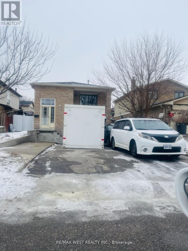 Photo - 82 Dafoe Crescent