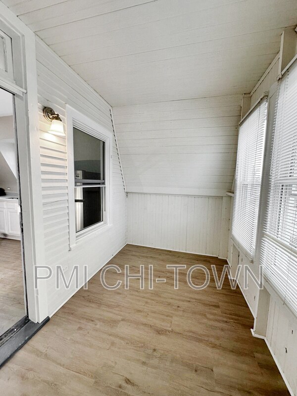 Photo - 5202 W Ainslie St