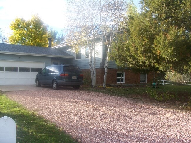 Building Photo - 5209 Greenway Dr Unit Lower level Rental