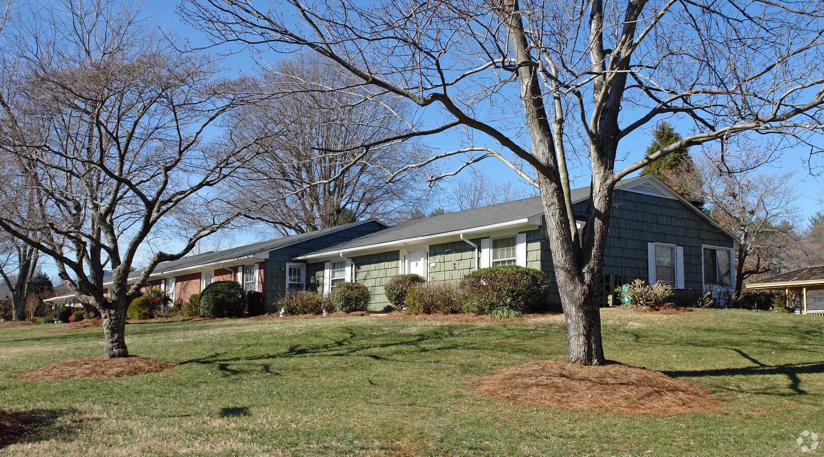Ten Acres - Ten Acres Apartments