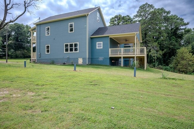 Photo - 1993 Reynolds Dr SW