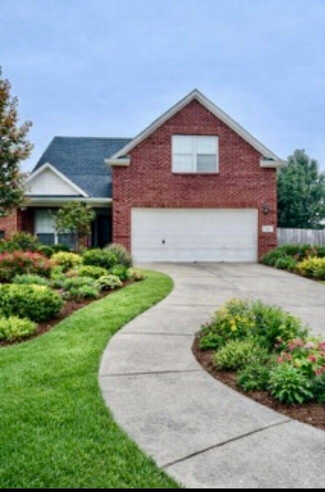 Building Photo - 23915 Floragate Dr