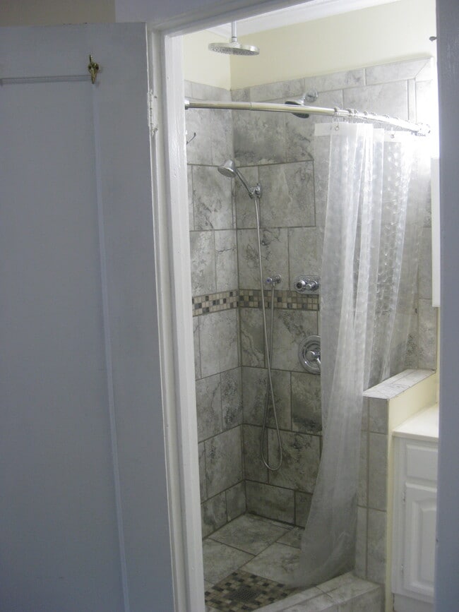Photo - 17 S Goodman St Unidad #2 2nd Flr