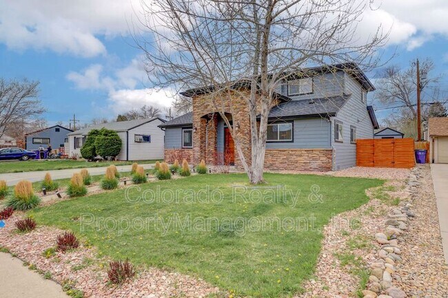 2581 S Hazel Ct