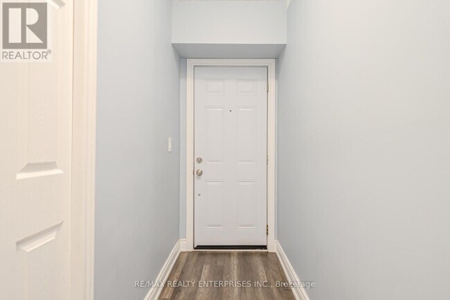 Photo - 85 Bristol Rd E