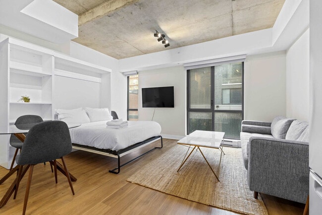 Building Photo - 742 Rue William