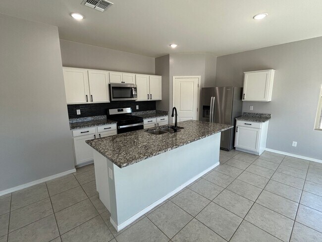 Photo - 19233 W Elm St