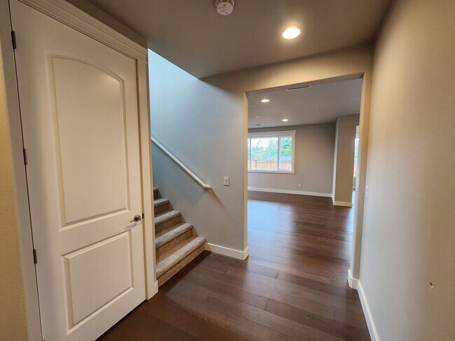 Photo - Large Spacious 4 Bed Home