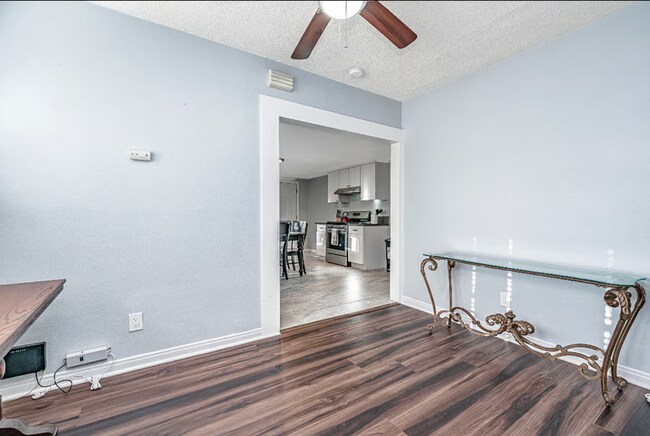 Photo - 924 W Walnut Ave