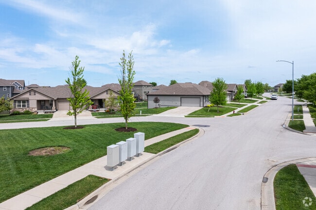 Photo - Colonial Gardens