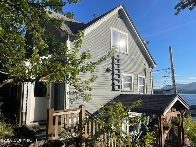 Building Photo - 852 Boardwalk Unit Upper