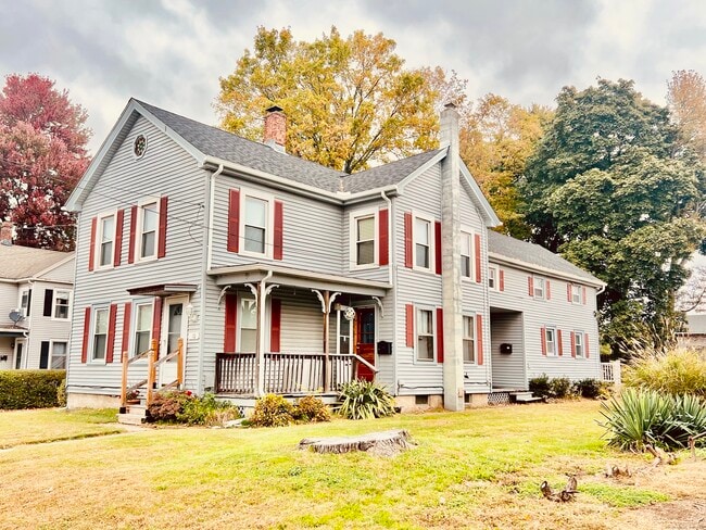 Building Photo - 10 Russell St