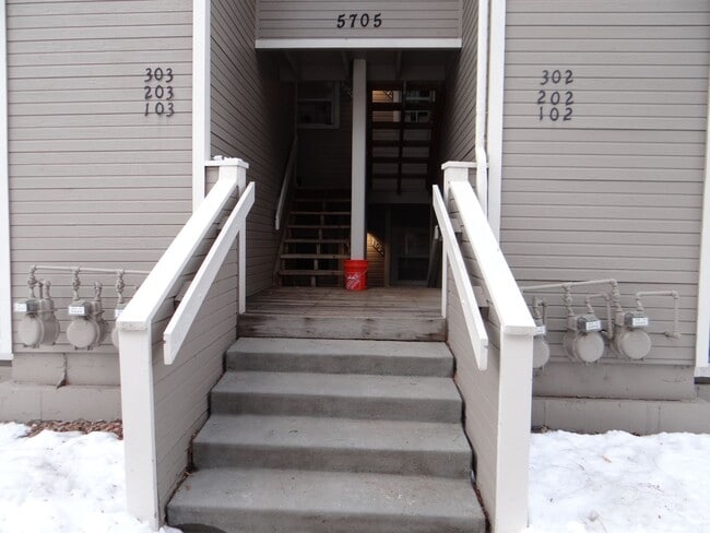 Photo - 1 bed 1 bath condo with 650 sf. off Jewell and Sheridan Unit 102