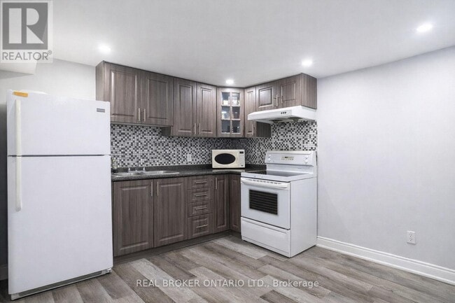 Photo - 3183 Valcourt Crescent