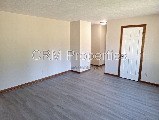 5800 Mendota Dr