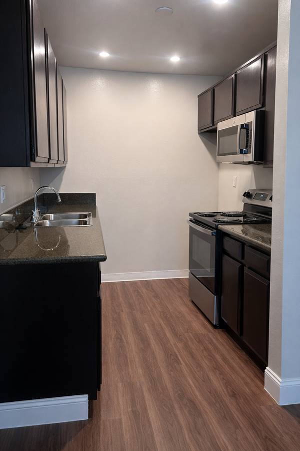 Modern Kitchen - Park Broadway Apartments