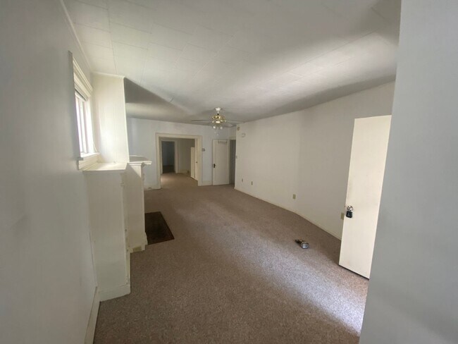 243 E Broad St Unit 243 E Broad St Apt 1