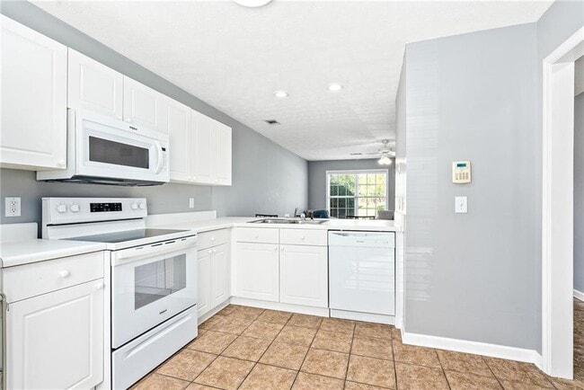 Photo - 1477 N Donahue Dr