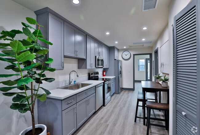 Building Photo - 2811 Menlo Ave Unit 2815 Rental