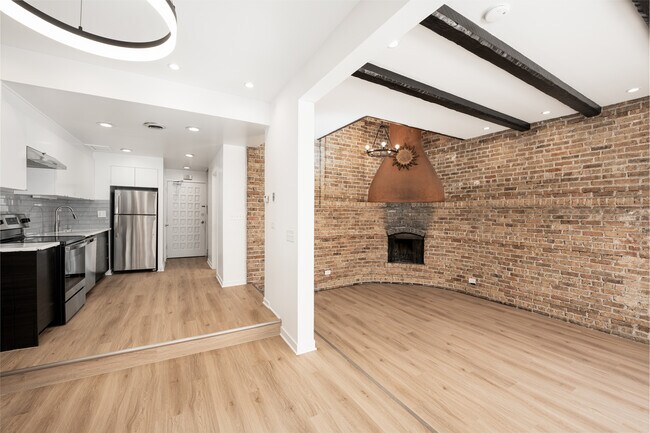 Photo - 2727 N Clark