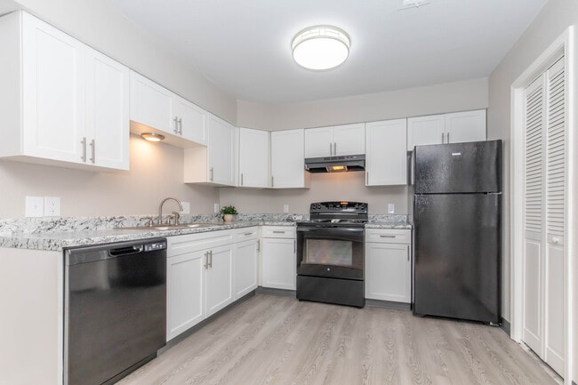 Kitchen - Rolling Hills at Elm Creek