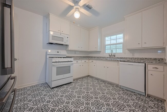 Photo - 5513 Fairdale Ln