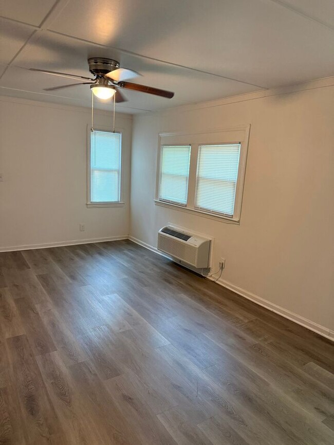 Photo - 605 Betty St