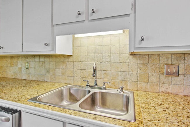 Photo - 978 Governors Rd