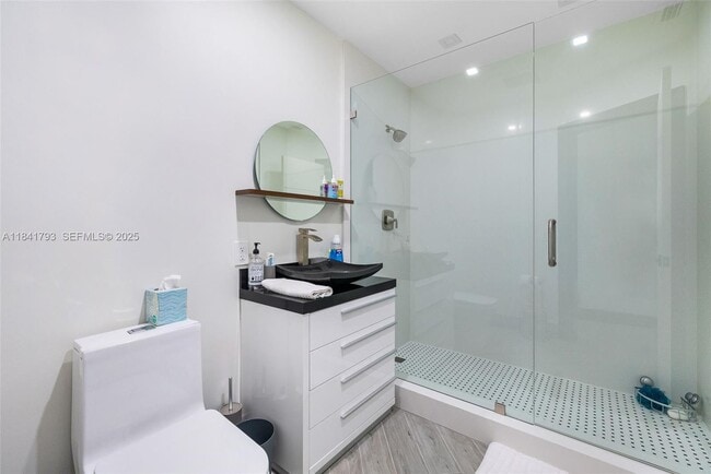 Photo - 517 S Riverside Dr