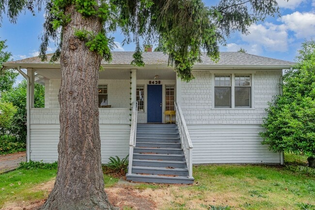 Building Photo - Charming 2 Bed, 1 Bath Home with Bonus Off...