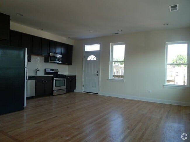 Building Photo - 2643 N Fairfield Ave Unit 2641-2 Rental